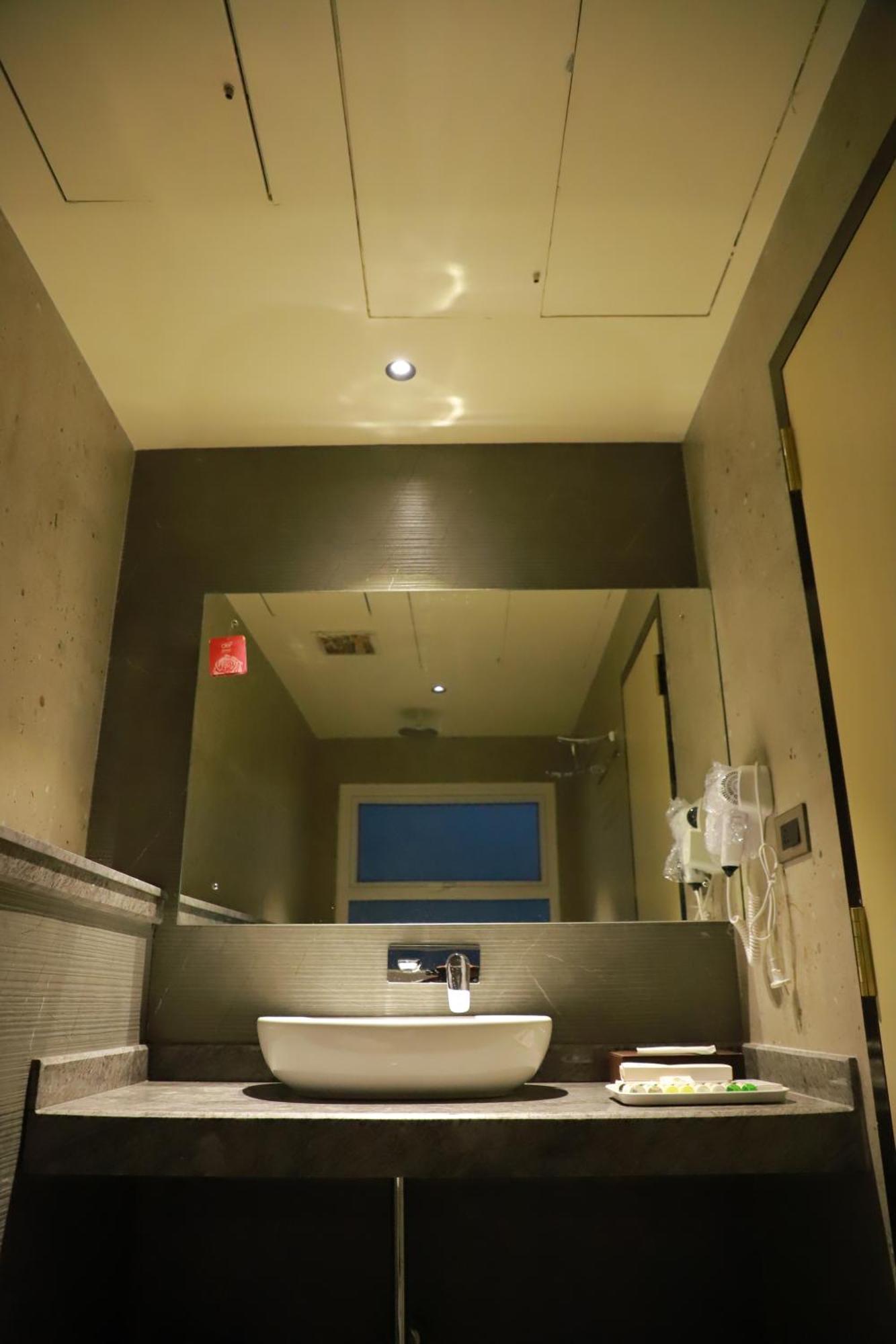 Sea Deck Hotel Порт Блеър Екстериор снимка